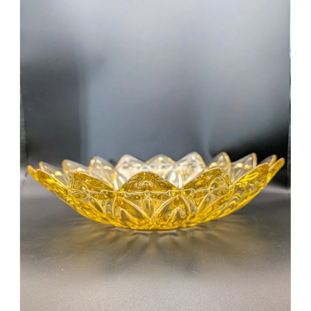 Vintage Carnival FEDERAL GLASS Yellow Flower Petal Pattern Bowl